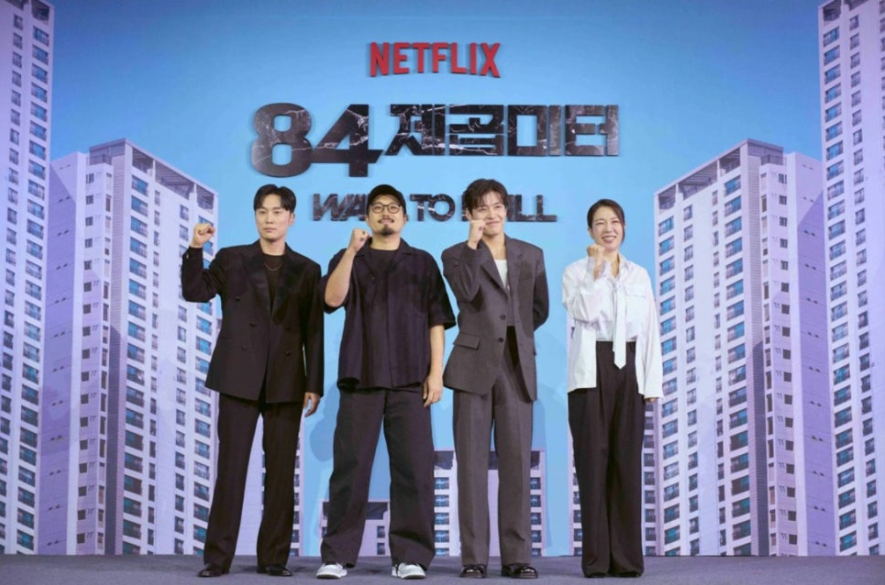 한국영화 84제곱미터의 주연배우들의 무대인사. 영화 흥행을 바라는 화이팅 넘치는 모습들