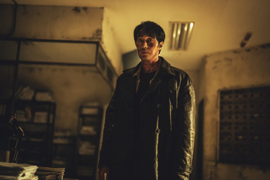 주인공 남기준, 조직 세계의 전설적인 파이터.