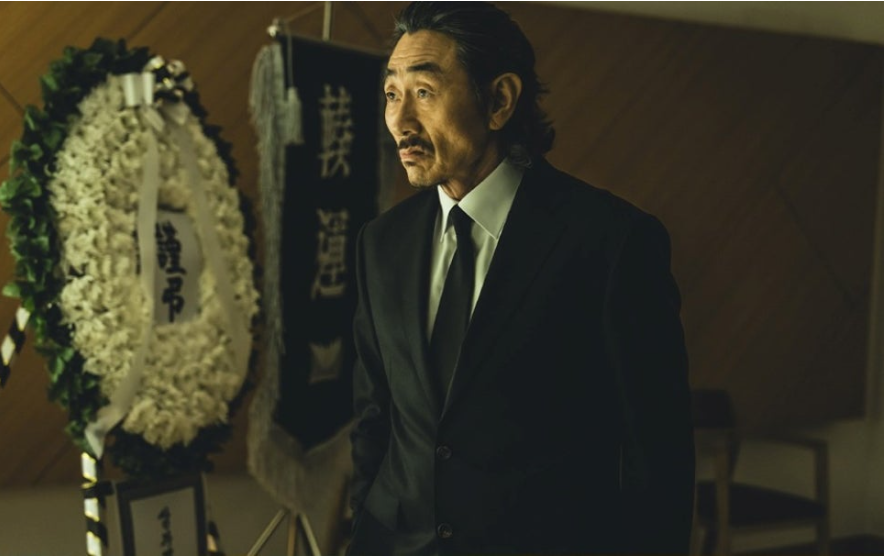 주운의 회장. 남기석의 죽음으로 장례식장을 찾은 이주운.