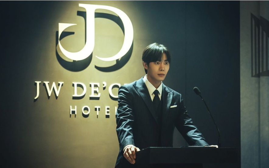 이주운의 아들. 현직 검사로 주운그룹의 회장을 갈망하는 야심을 가지고 있음.