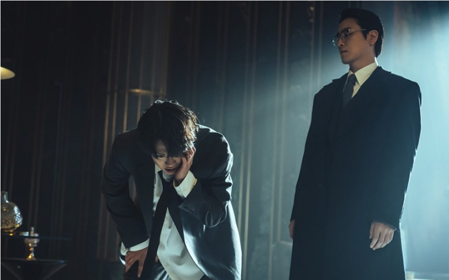 구준모에게 치욕을 안겨주는 남기석. 이 일로 인해 구준모에게 청부살해 당하게 된다.