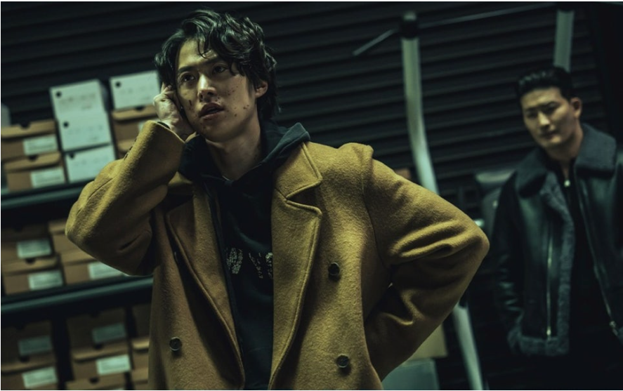 남기준의 측근을 하나씩 죽이는 구준모. 남기준에게 도발하는 모습.