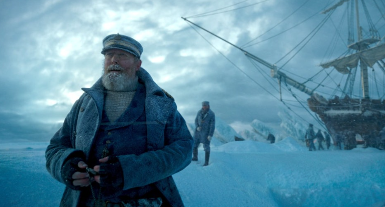 넷플릭스 영화 **'프랑켄슈타인'**의 웅장하면서도 서늘한 배경을 담은 한 장면입니다.