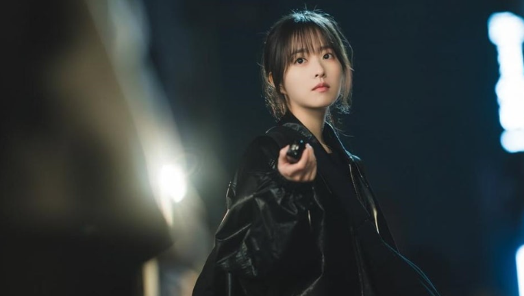 넷플릭스 시리즈 '멜로무비' 속 주인공의 카리스마 넘치는 밤거리 모습을 담고 있습니다.